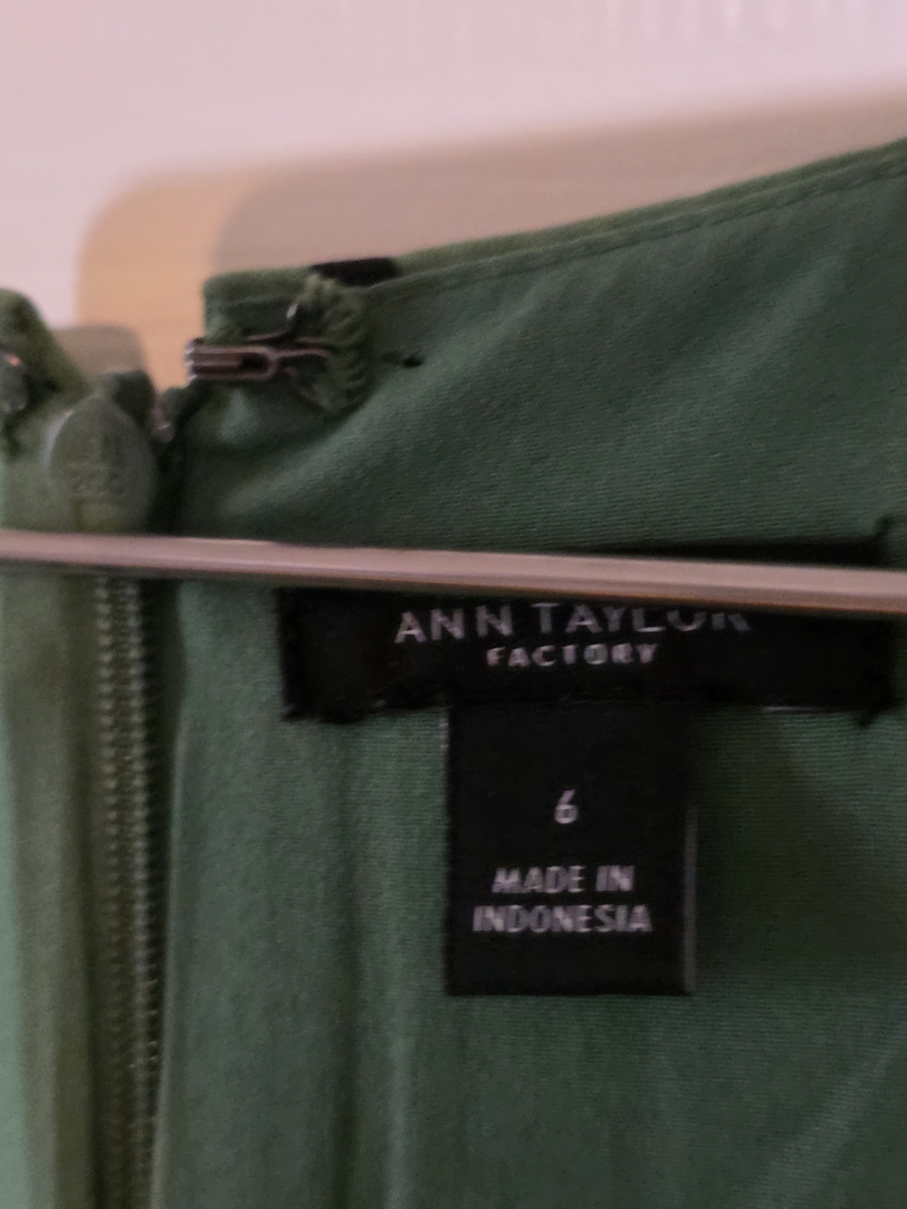 Ann Taylor Factory Green Leaf-Print Sleeveless Shift Dress - Picture 2 of 3
